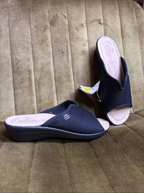 Flyfot black mesh mules size 9 nwt